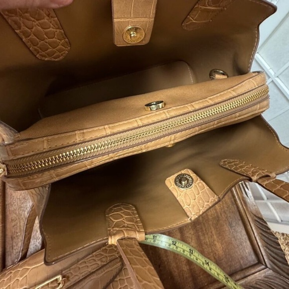 a.New.Day,Woman,2 purse+handbags $22,Each,Honey coffe,Zip,Pockets,Faux Leather.! - Picture 7 of 16